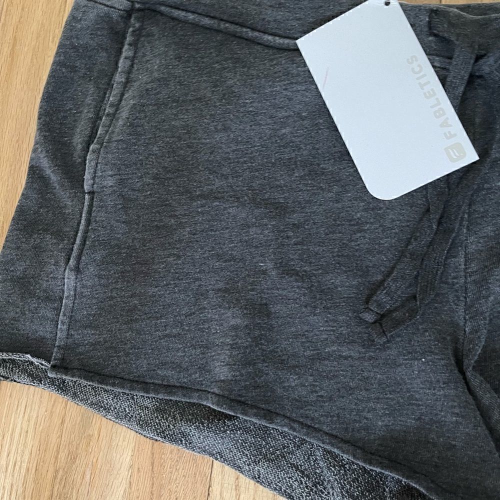 New fabletics shorts sz xxL - Picture 3 of 15